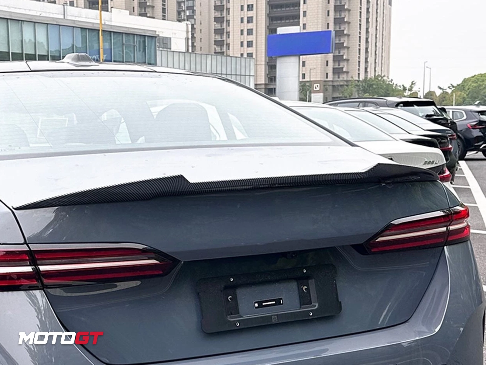 5 SERIES REAR SPOILER